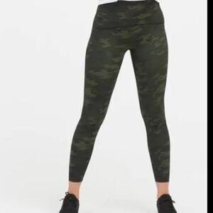 Spanx Camo Camouflage Green and Gray Leggings Size XL